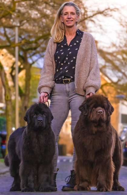 Angelique met twee Newfoundlanders
